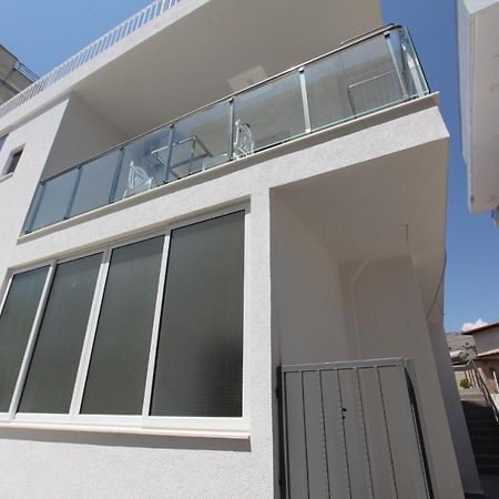 Deda Apartments Sarandë エクステリア 写真