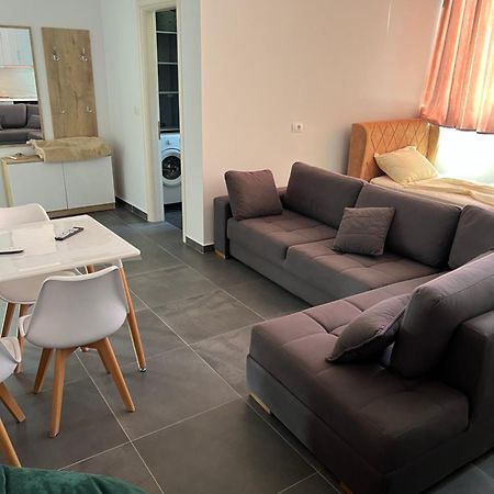 Deda Apartments Sarandë エクステリア 写真