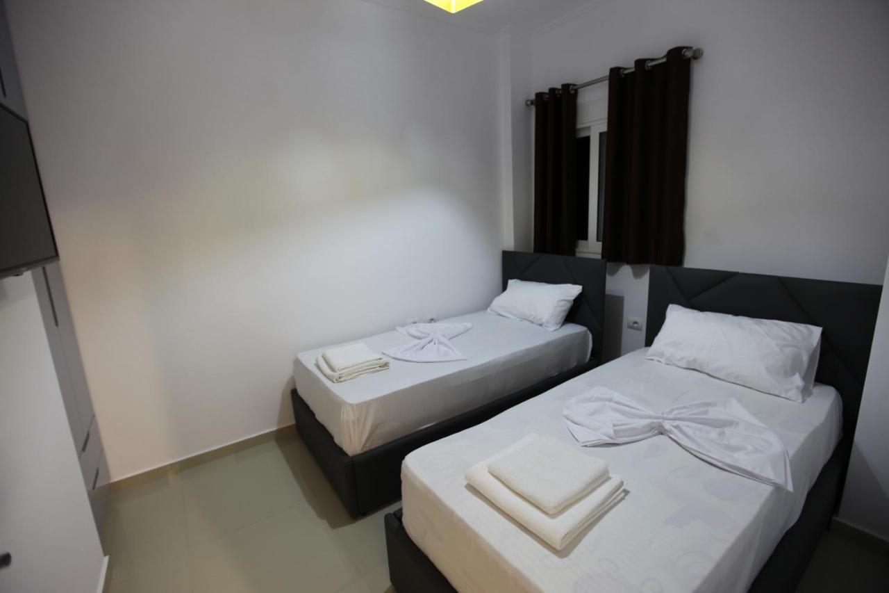 Deda Apartments Sarandë エクステリア 写真