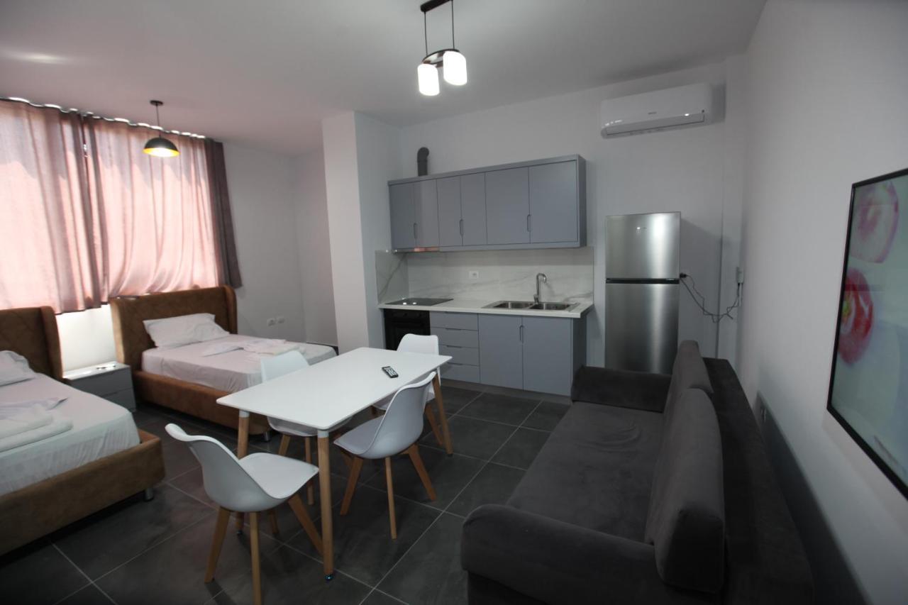 Deda Apartments Sarandë エクステリア 写真