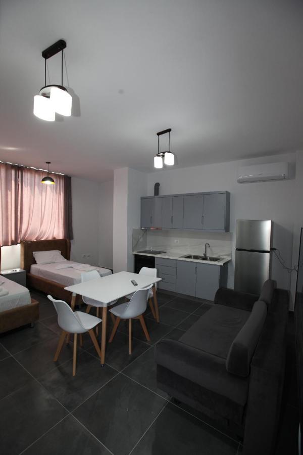 Deda Apartments Sarandë エクステリア 写真