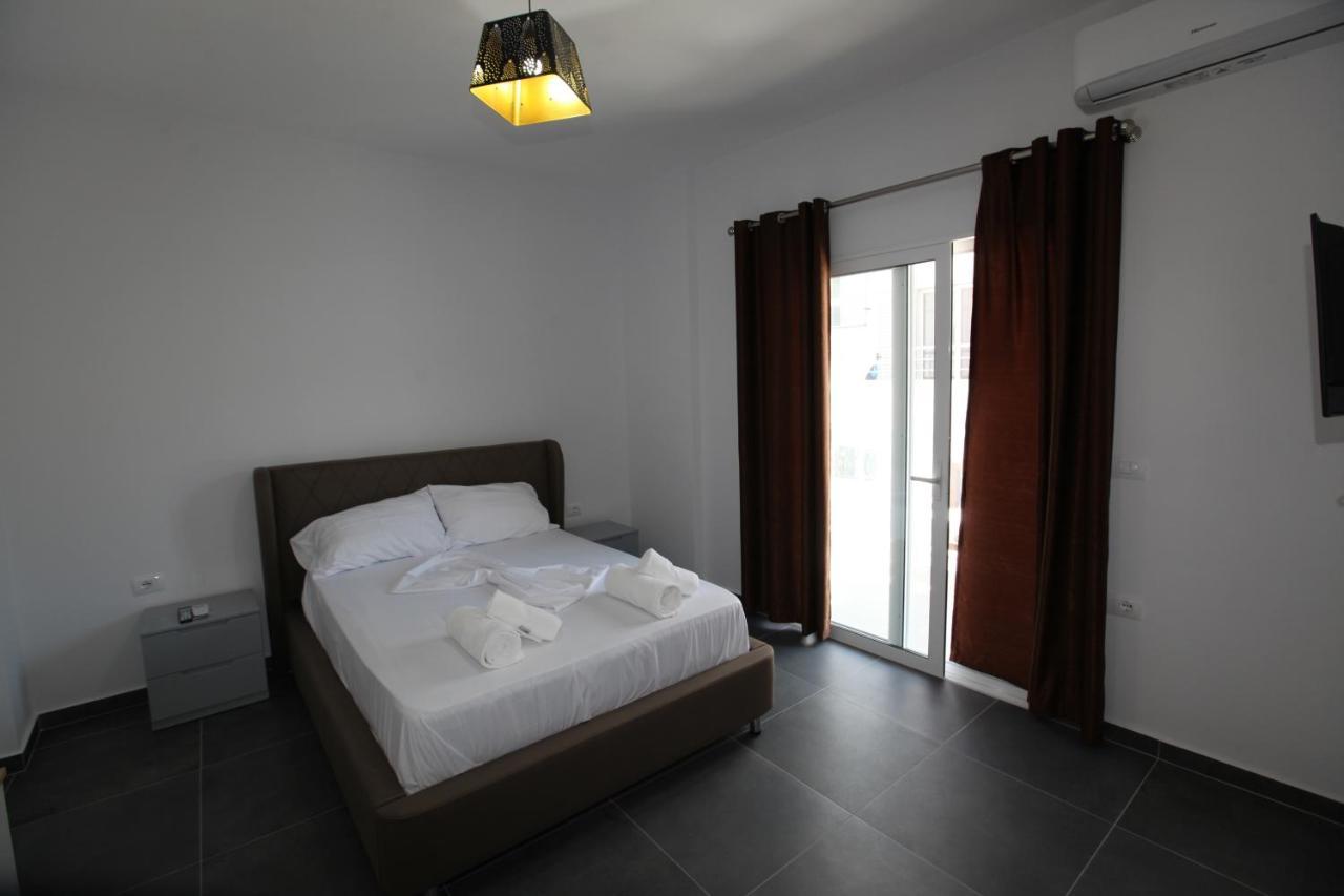 Deda Apartments Sarandë エクステリア 写真