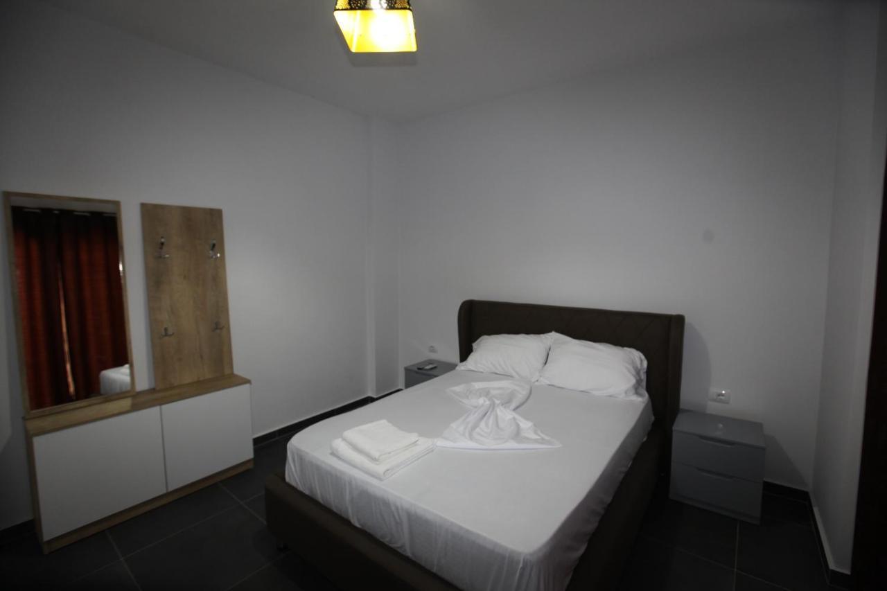 Deda Apartments Sarandë エクステリア 写真