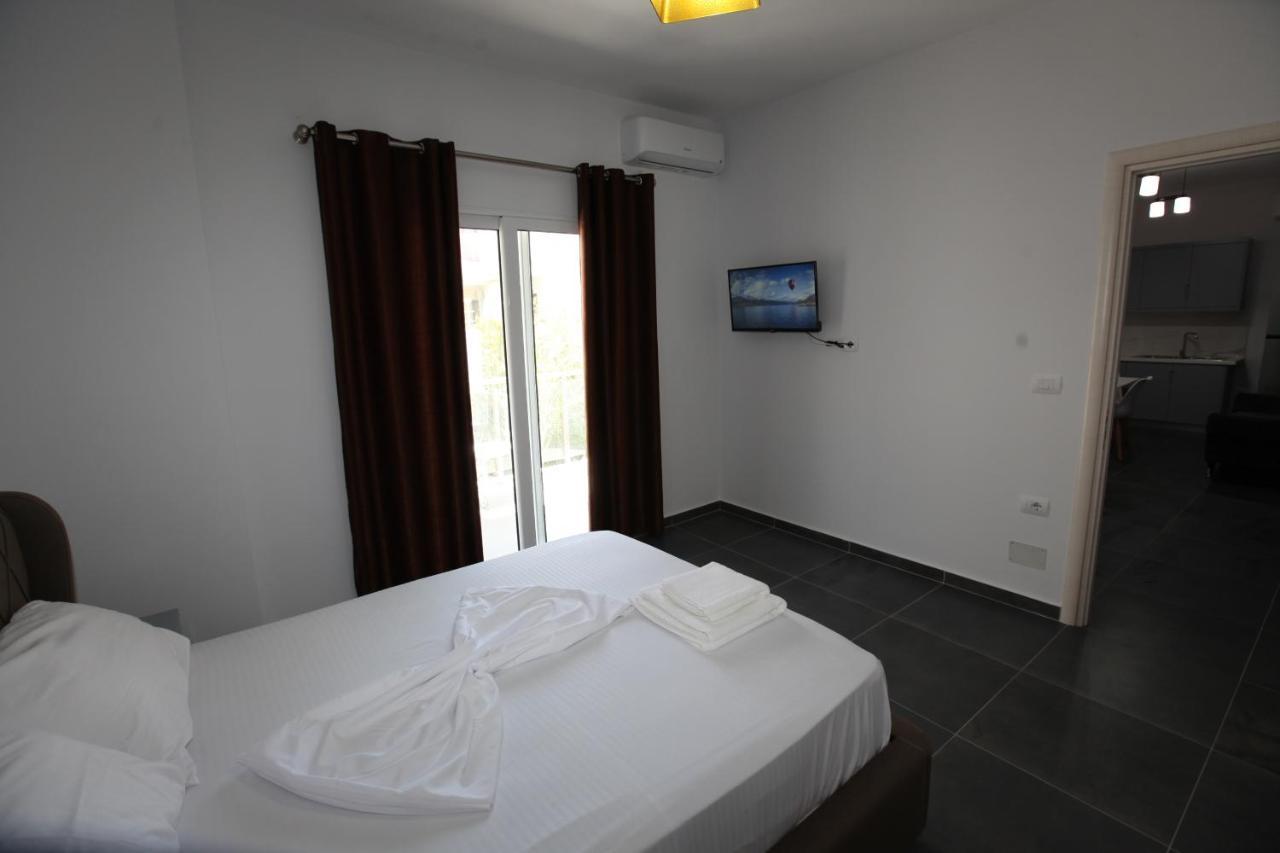 Deda Apartments Sarandë エクステリア 写真
