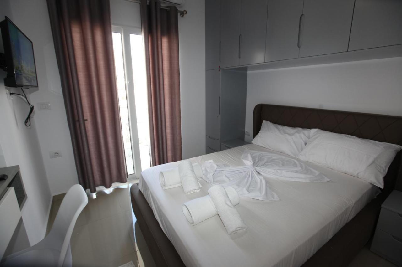 Deda Apartments Sarandë エクステリア 写真