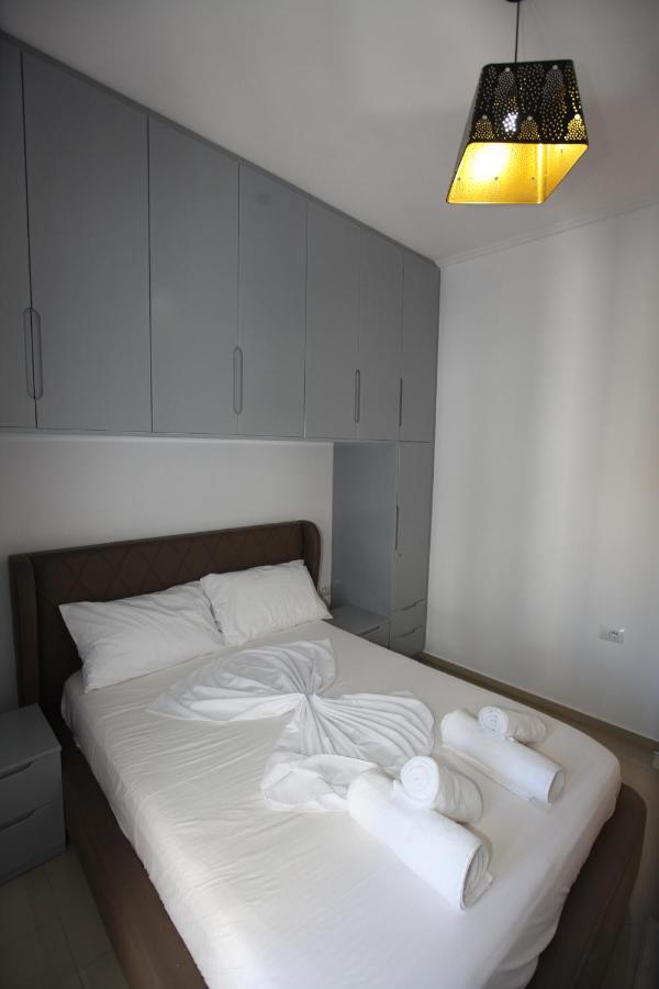 Deda Apartments Sarandë エクステリア 写真