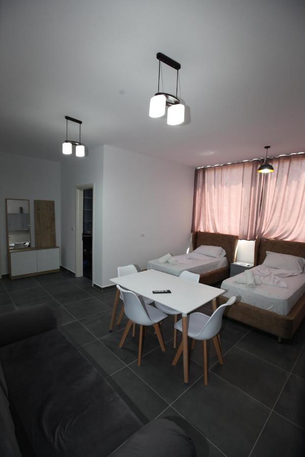 Deda Apartments Sarandë エクステリア 写真