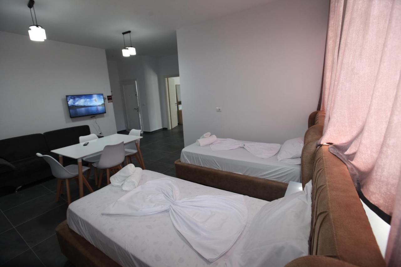 Deda Apartments Sarandë エクステリア 写真