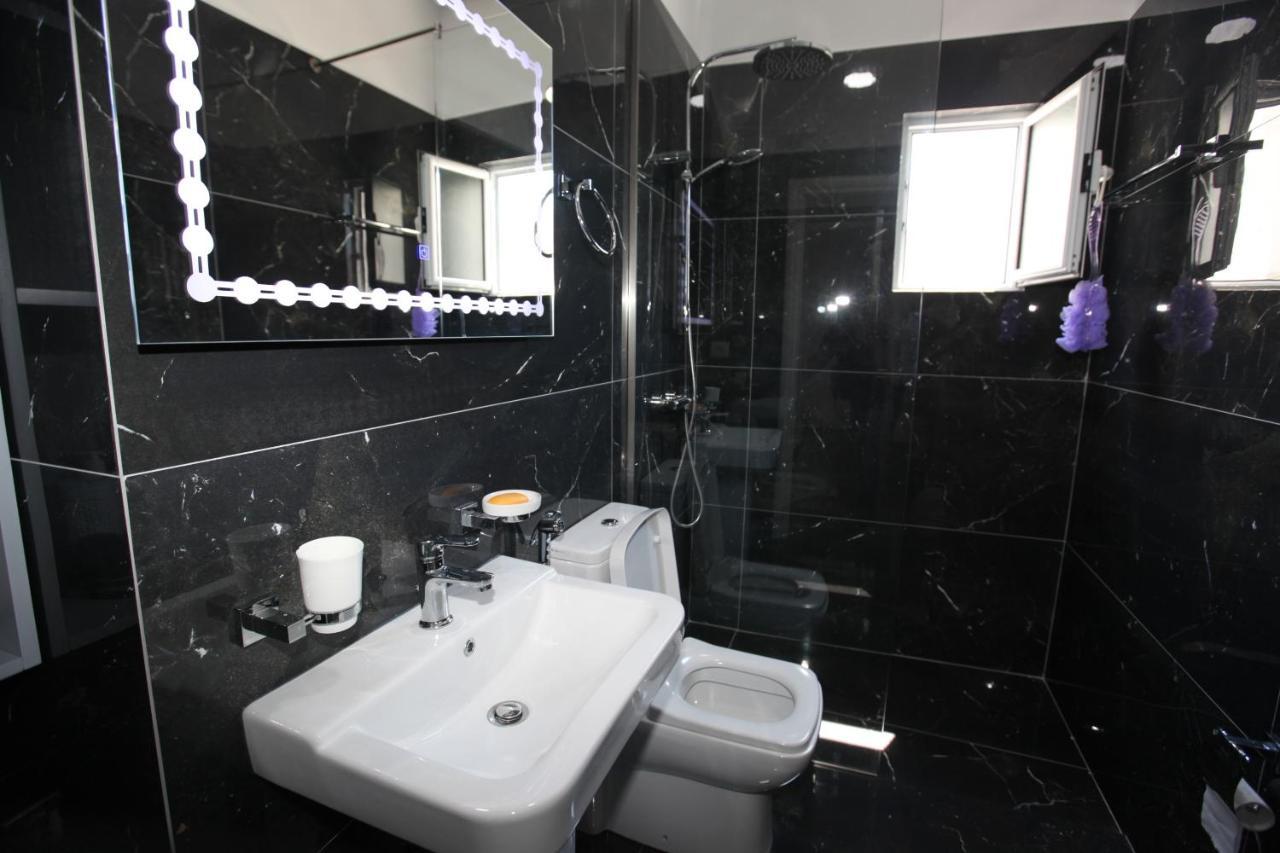 Deda Apartments Sarandë エクステリア 写真
