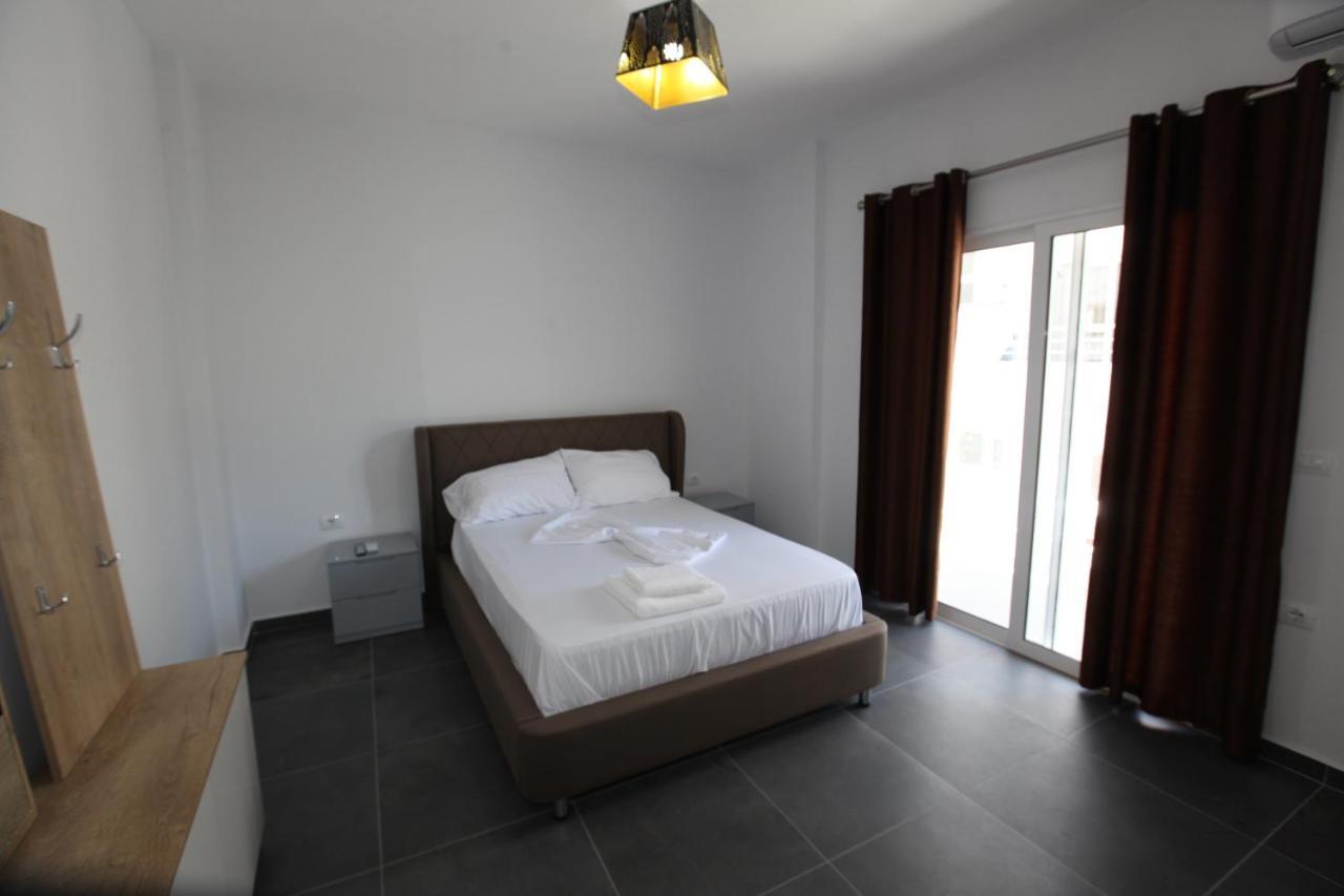 Deda Apartments Sarandë エクステリア 写真