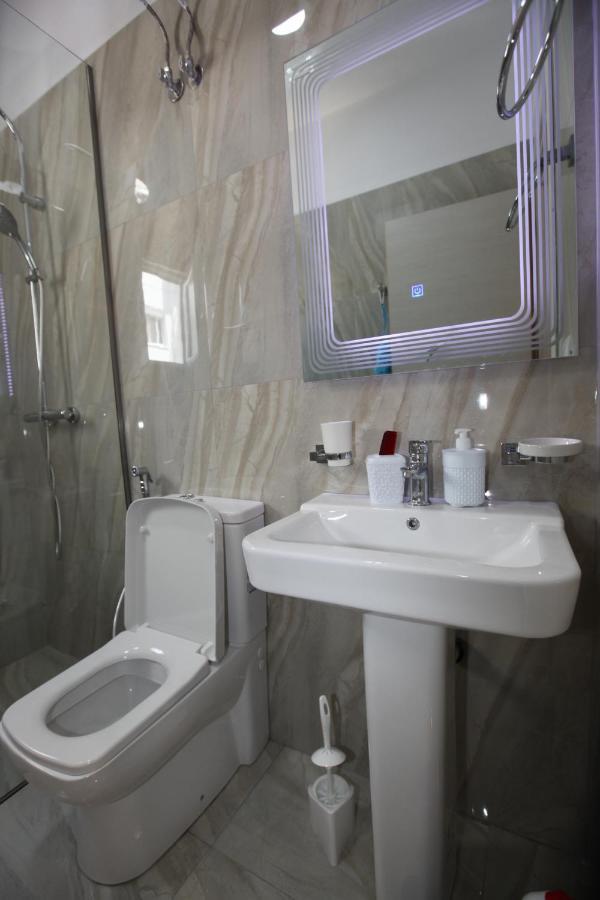 Deda Apartments Sarandë エクステリア 写真