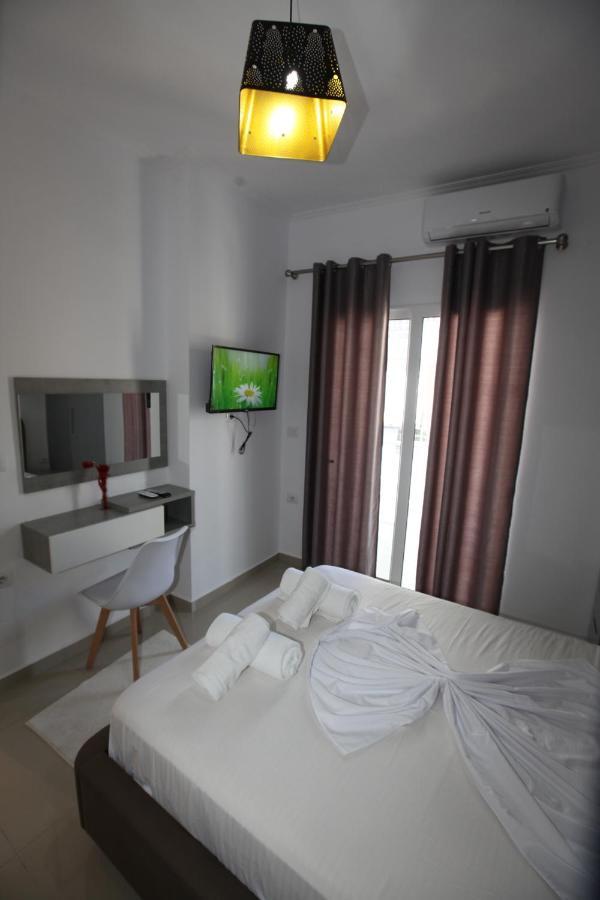 Deda Apartments Sarandë エクステリア 写真