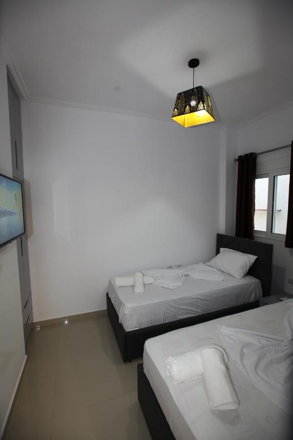 Deda Apartments Sarandë エクステリア 写真