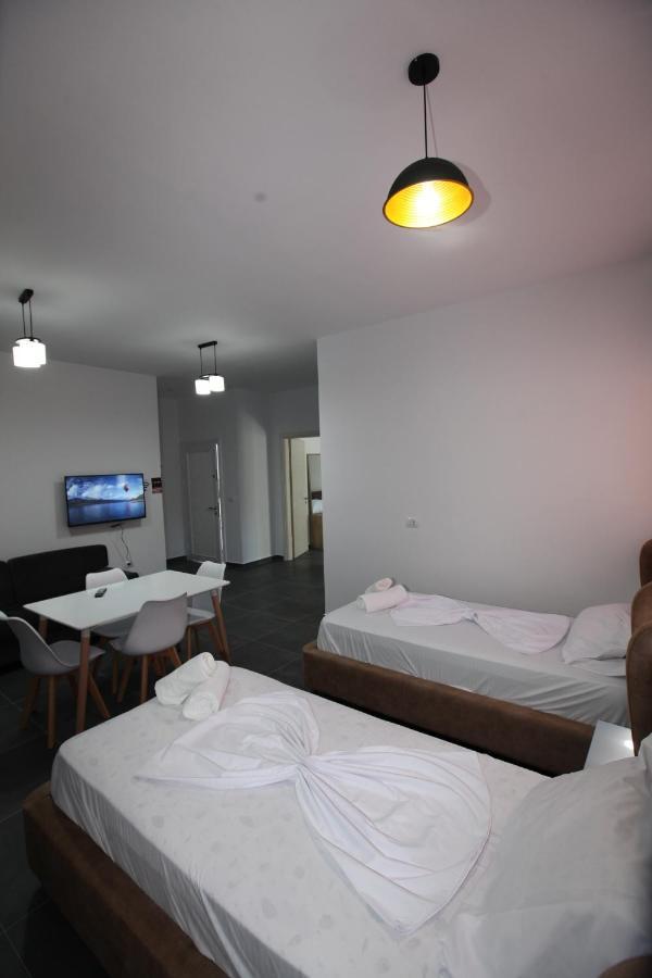 Deda Apartments Sarandë エクステリア 写真