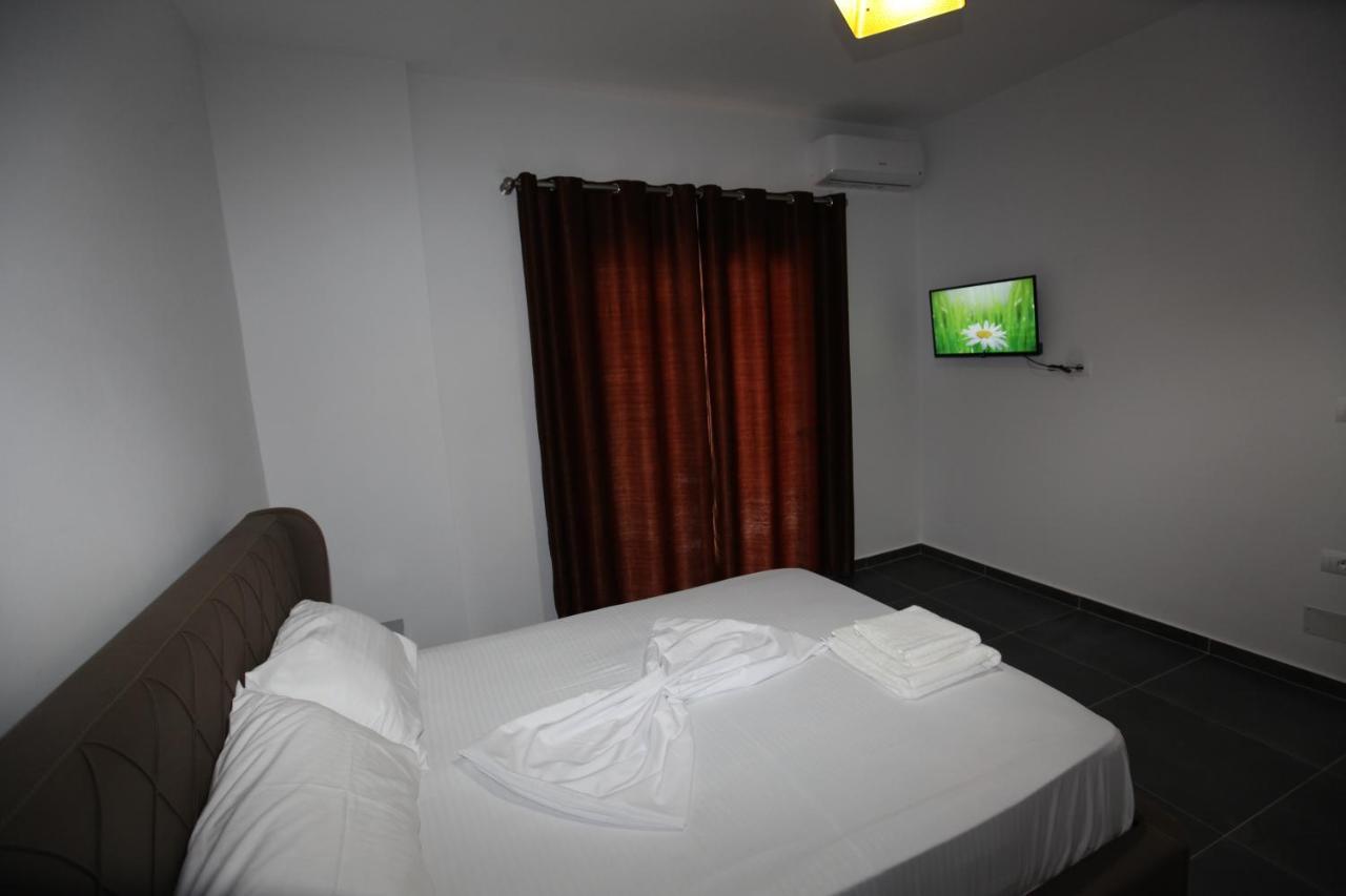 Deda Apartments Sarandë エクステリア 写真