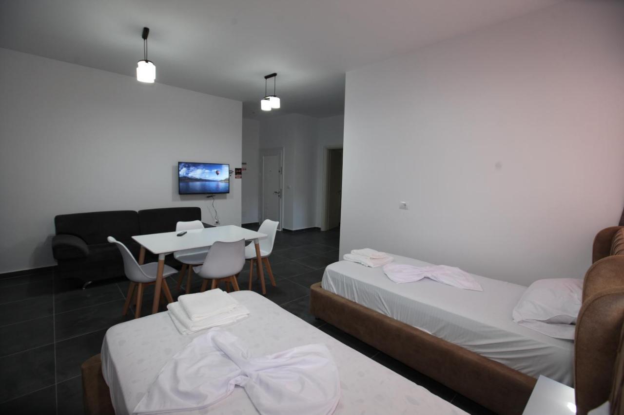 Deda Apartments Sarandë エクステリア 写真