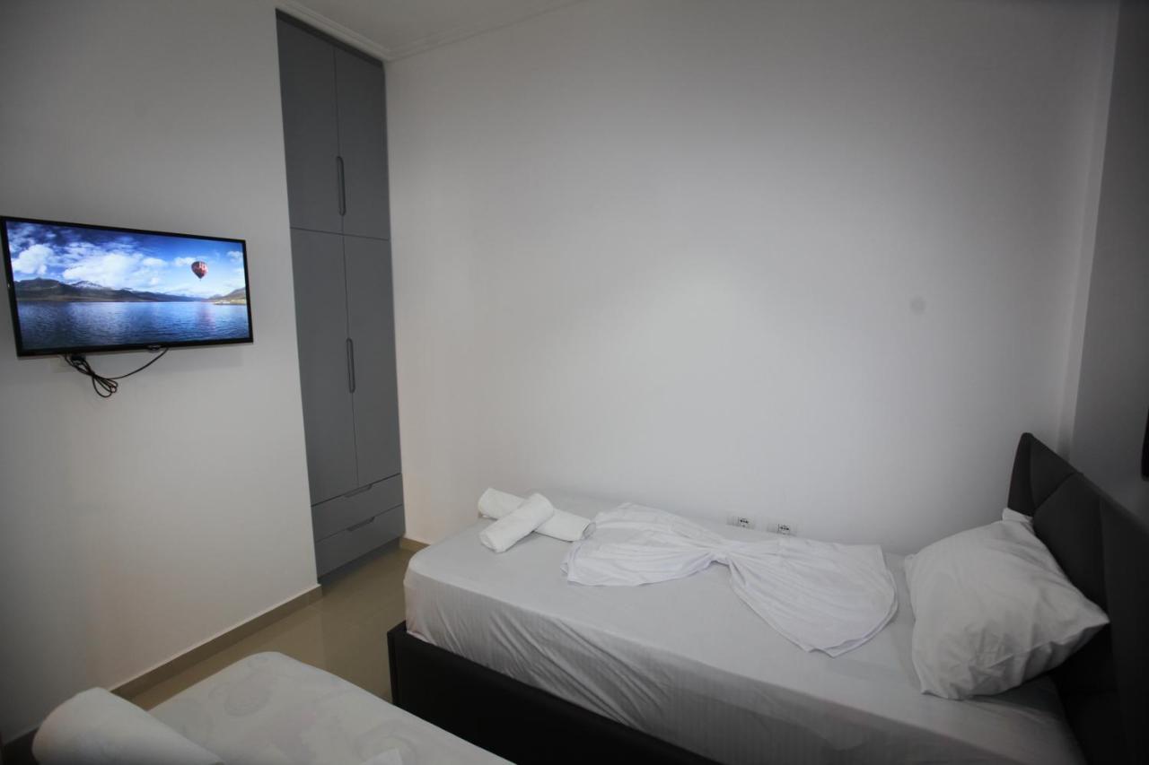 Deda Apartments Sarandë エクステリア 写真
