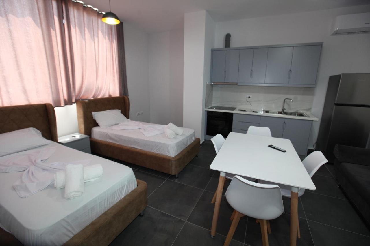 Deda Apartments Sarandë エクステリア 写真