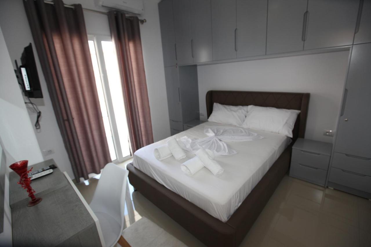 Deda Apartments Sarandë エクステリア 写真