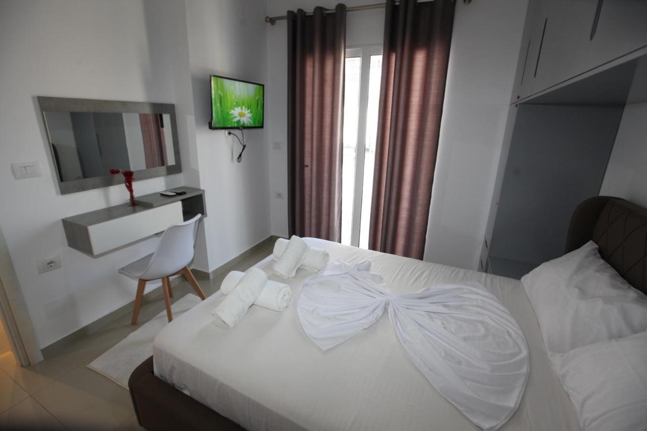 Deda Apartments Sarandë エクステリア 写真
