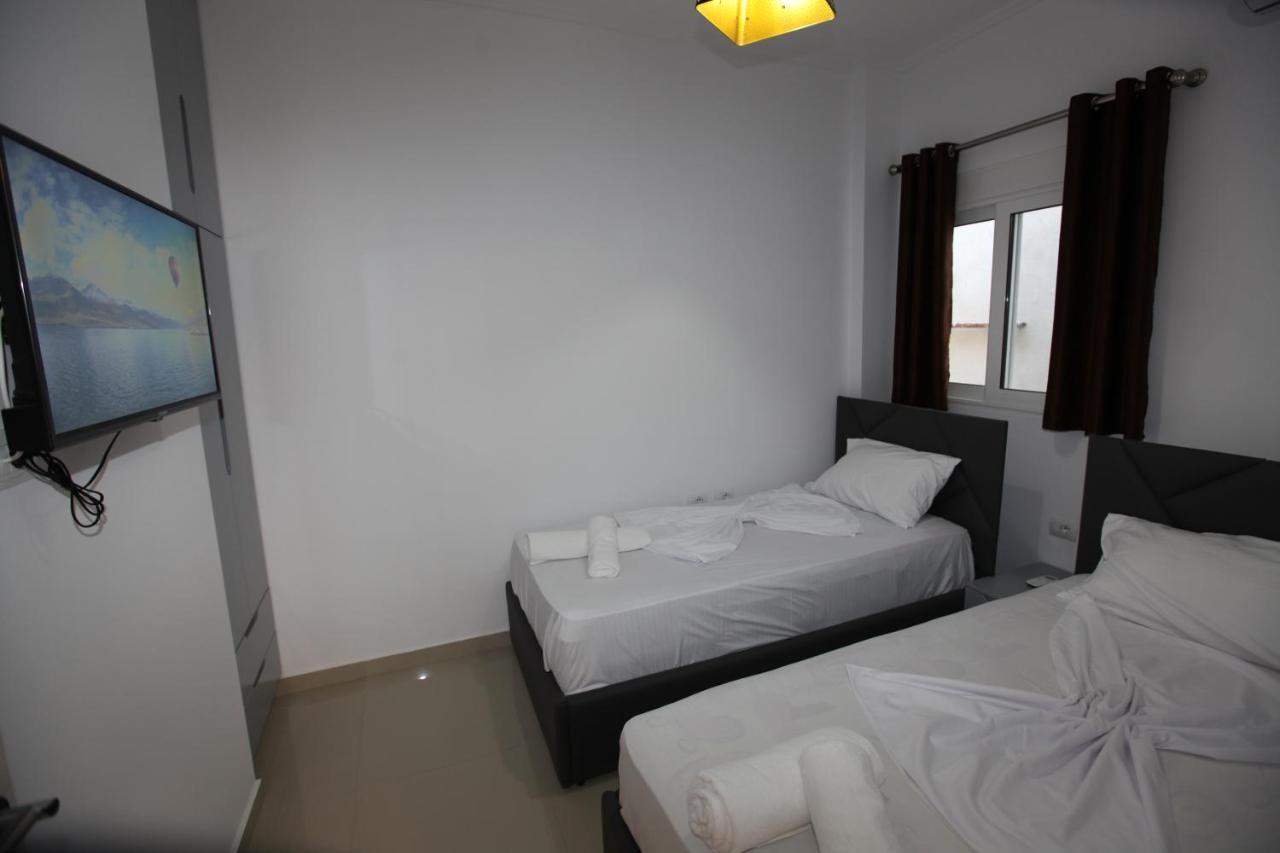 Deda Apartments Sarandë エクステリア 写真