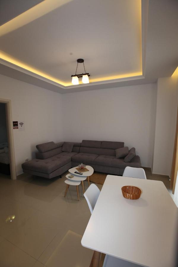 Deda Apartments Sarandë エクステリア 写真