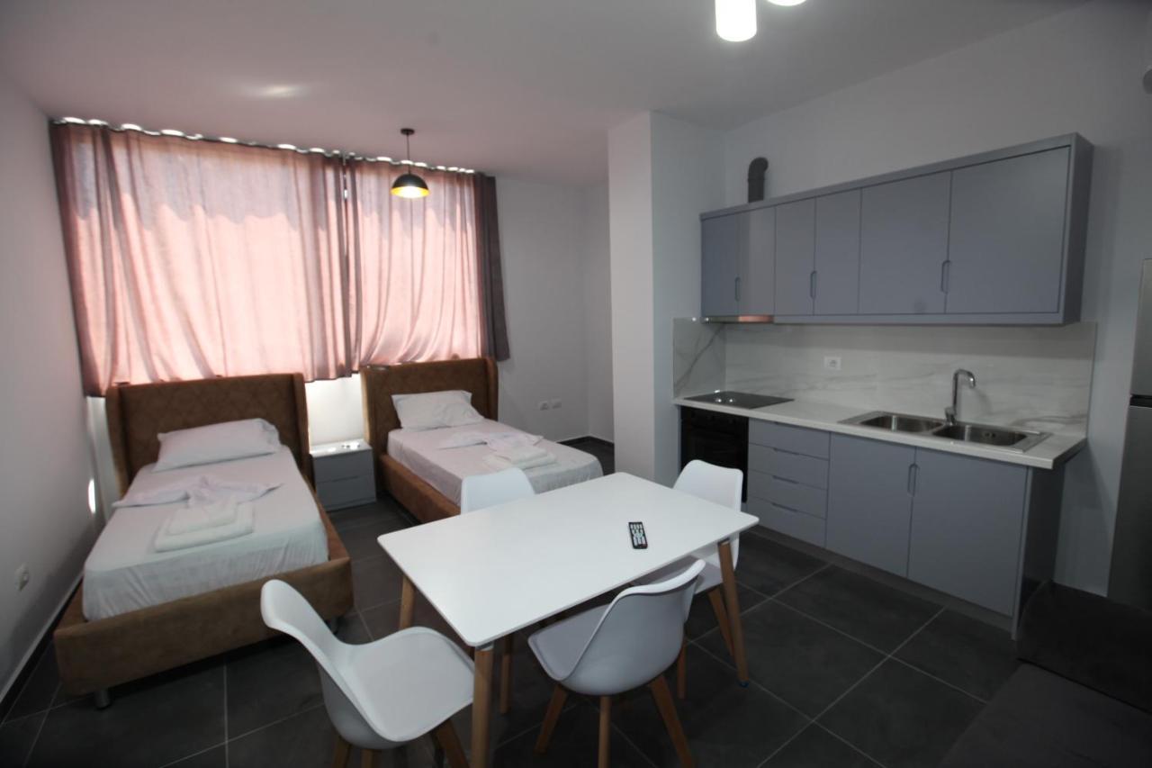 Deda Apartments Sarandë エクステリア 写真