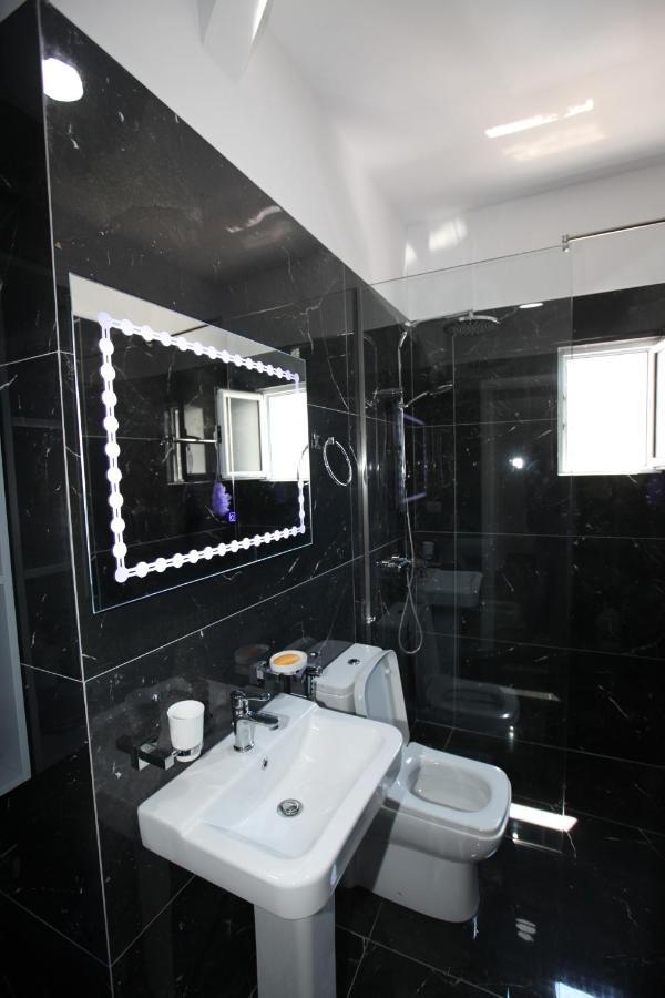 Deda Apartments Sarandë エクステリア 写真
