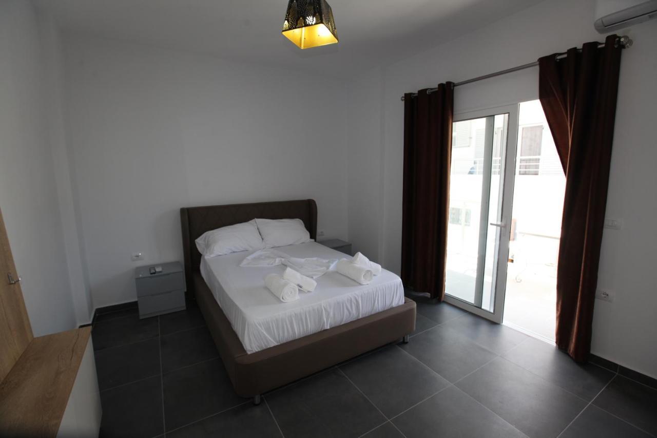 Deda Apartments Sarandë エクステリア 写真