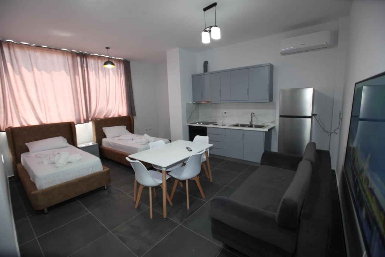 Deda Apartments Sarandë エクステリア 写真