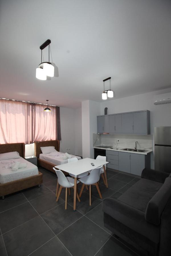 Deda Apartments Sarandë エクステリア 写真