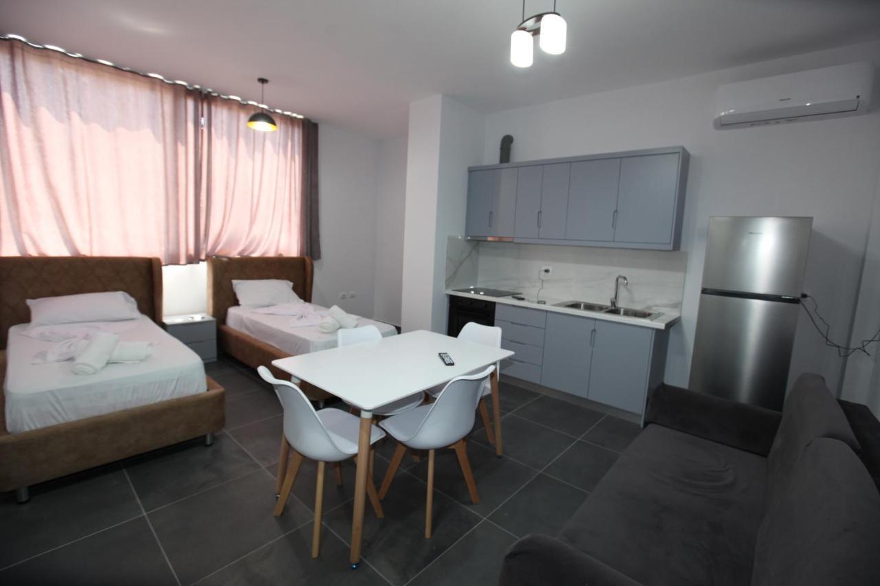 Deda Apartments Sarandë エクステリア 写真