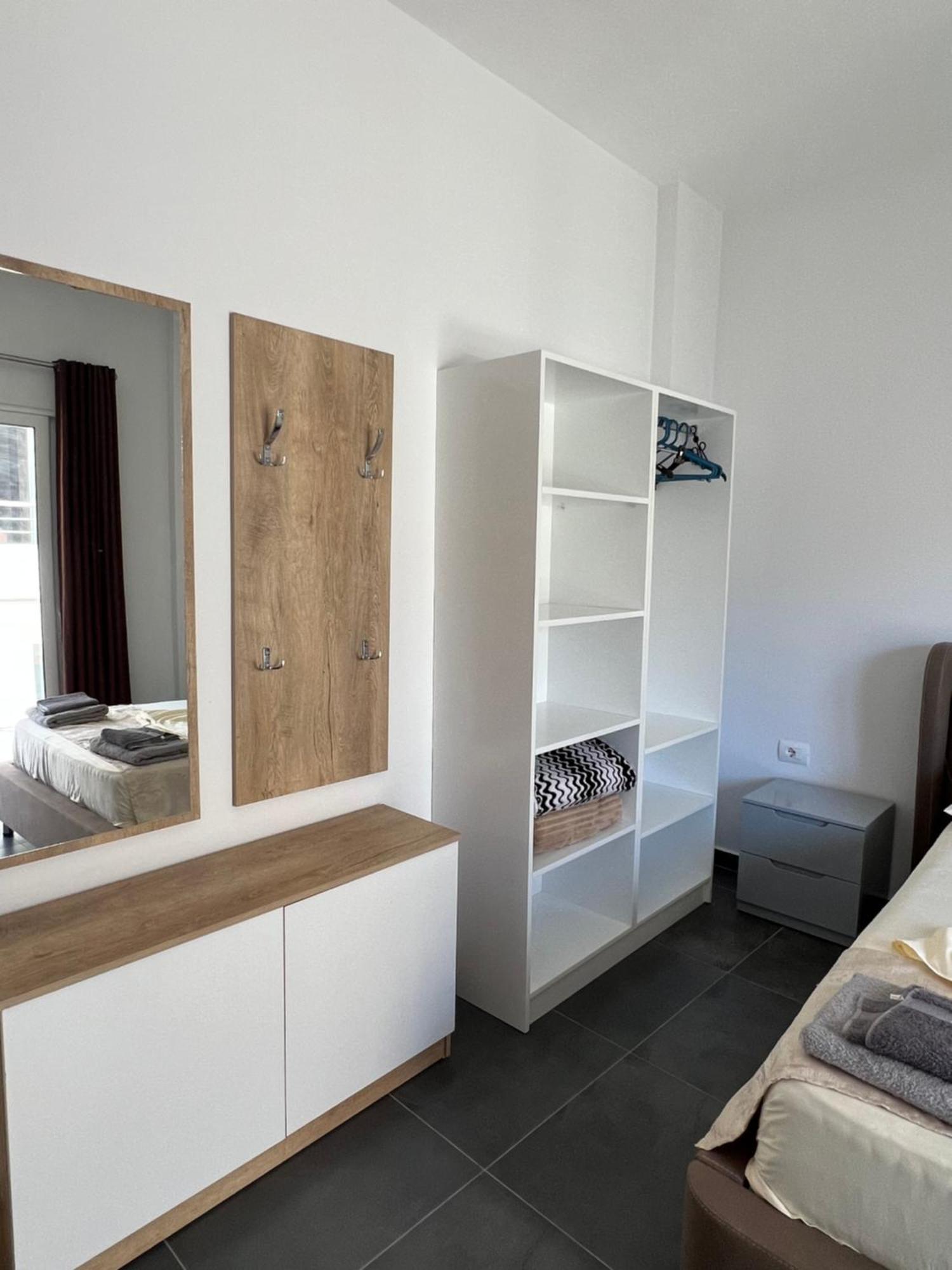 Deda Apartments Sarandë エクステリア 写真