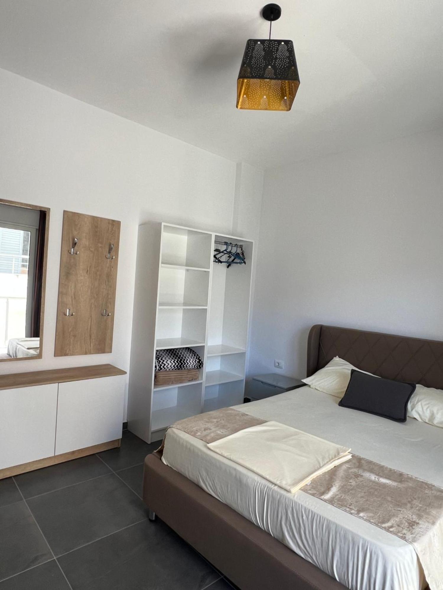 Deda Apartments Sarandë エクステリア 写真