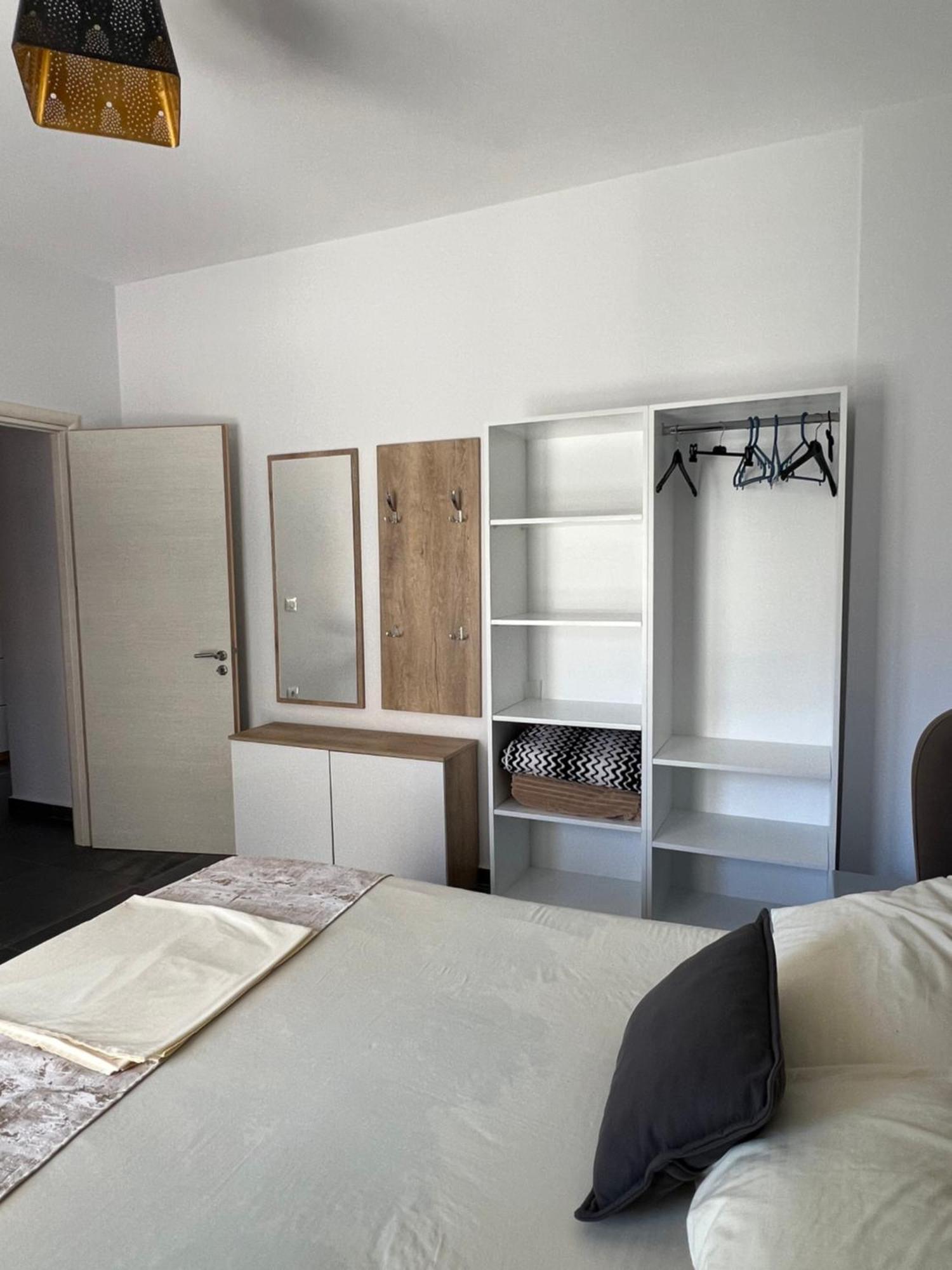 Deda Apartments Sarandë エクステリア 写真